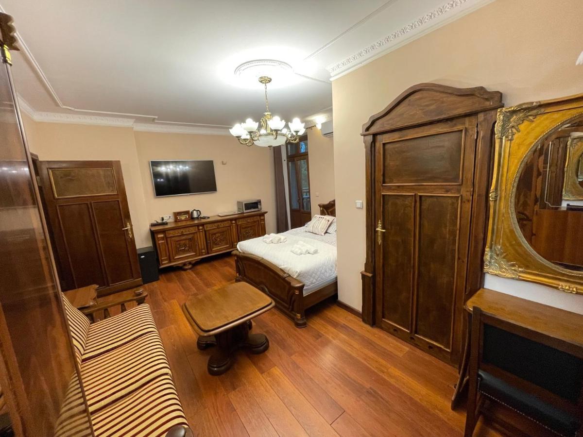 Dworek Oliwski Bed & Breakfast Gdansk Ngoại thất bức ảnh