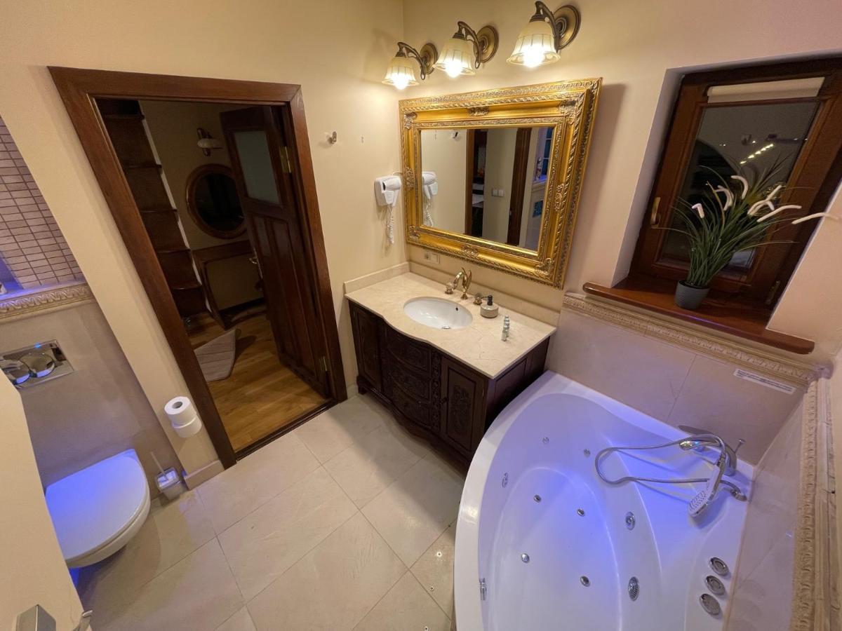 Dworek Oliwski Bed & Breakfast Gdansk Ngoại thất bức ảnh