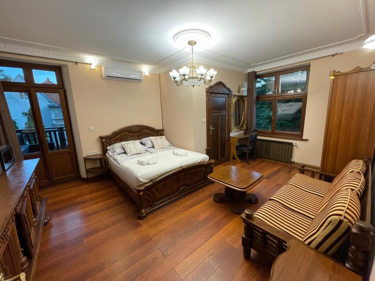 Dworek Oliwski Bed & Breakfast Gdansk Ngoại thất bức ảnh