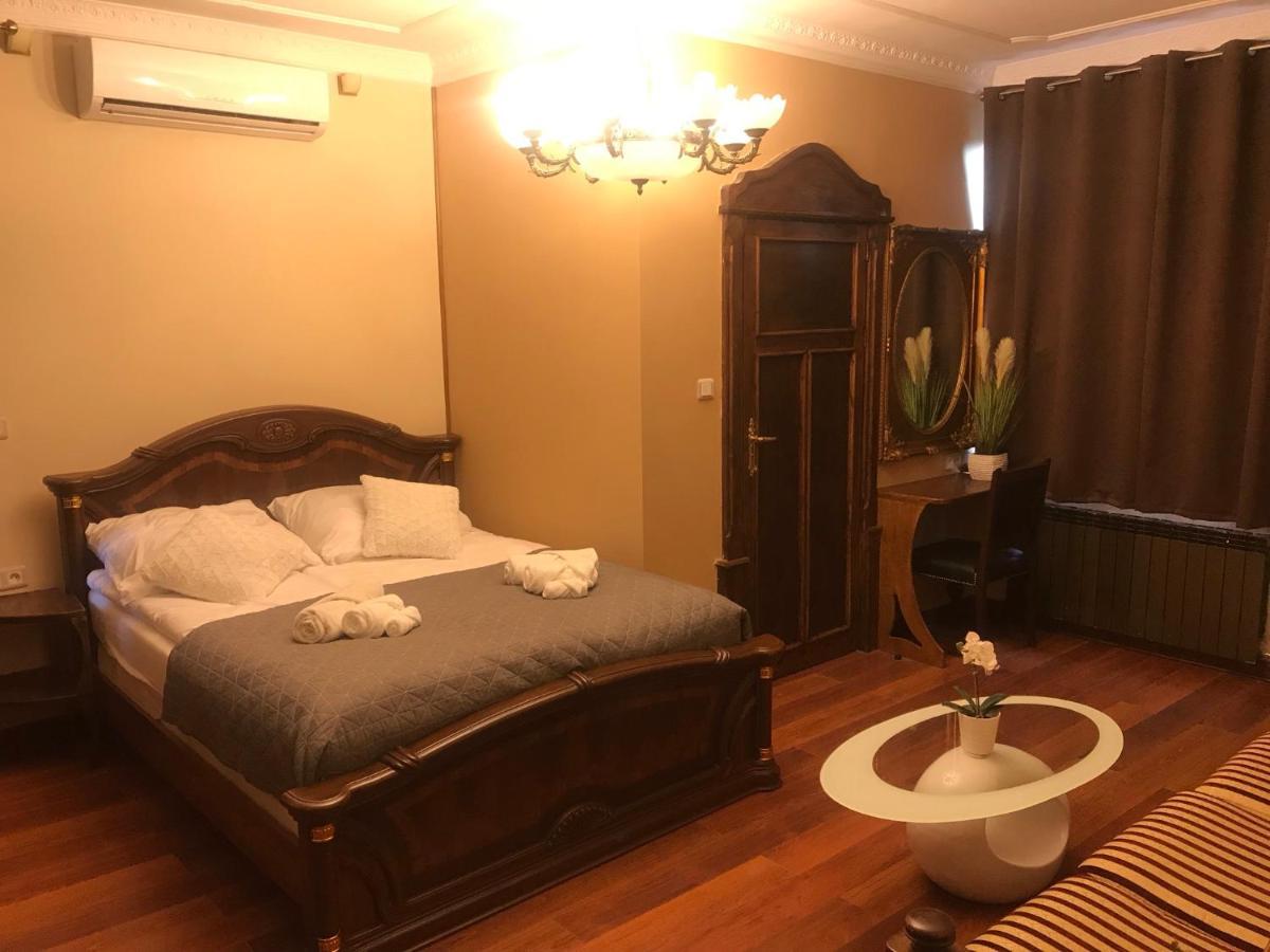 Dworek Oliwski Bed & Breakfast Gdansk Ngoại thất bức ảnh