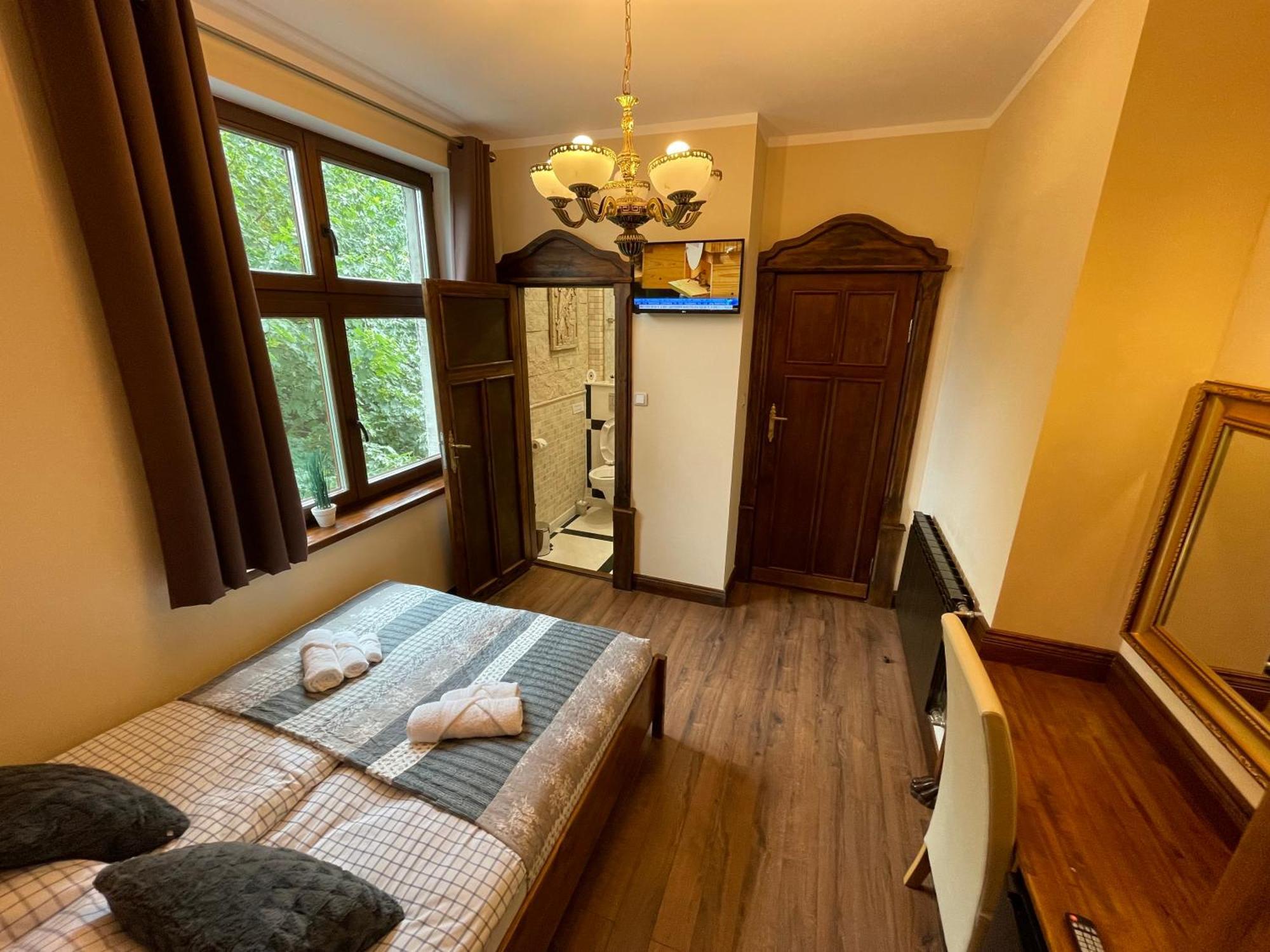 Dworek Oliwski Bed & Breakfast Gdansk Ngoại thất bức ảnh