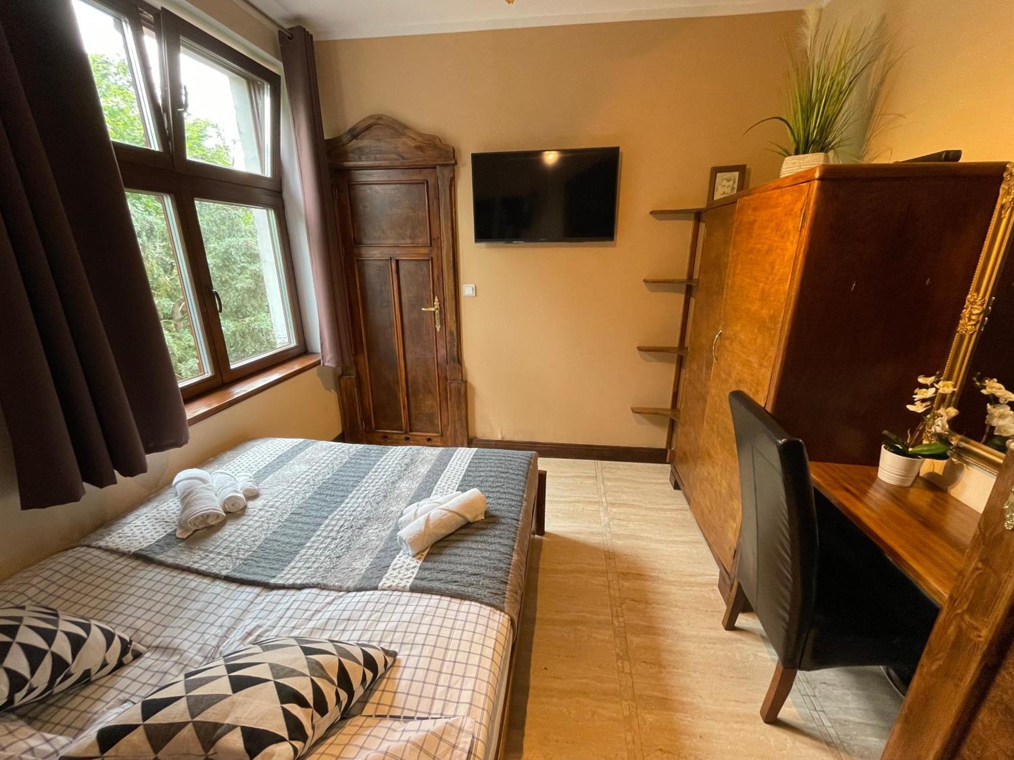 Dworek Oliwski Bed & Breakfast Gdansk Ngoại thất bức ảnh