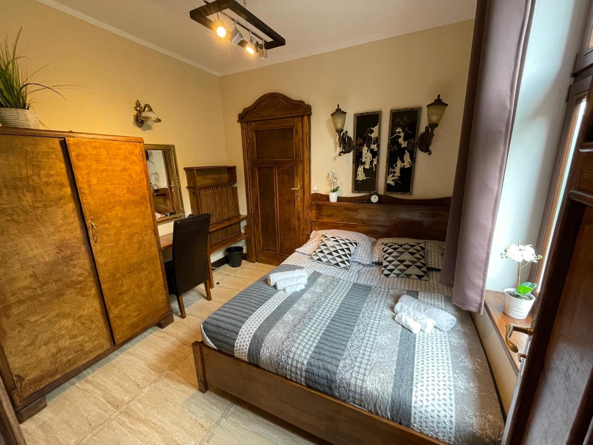 Dworek Oliwski Bed & Breakfast Gdansk Ngoại thất bức ảnh