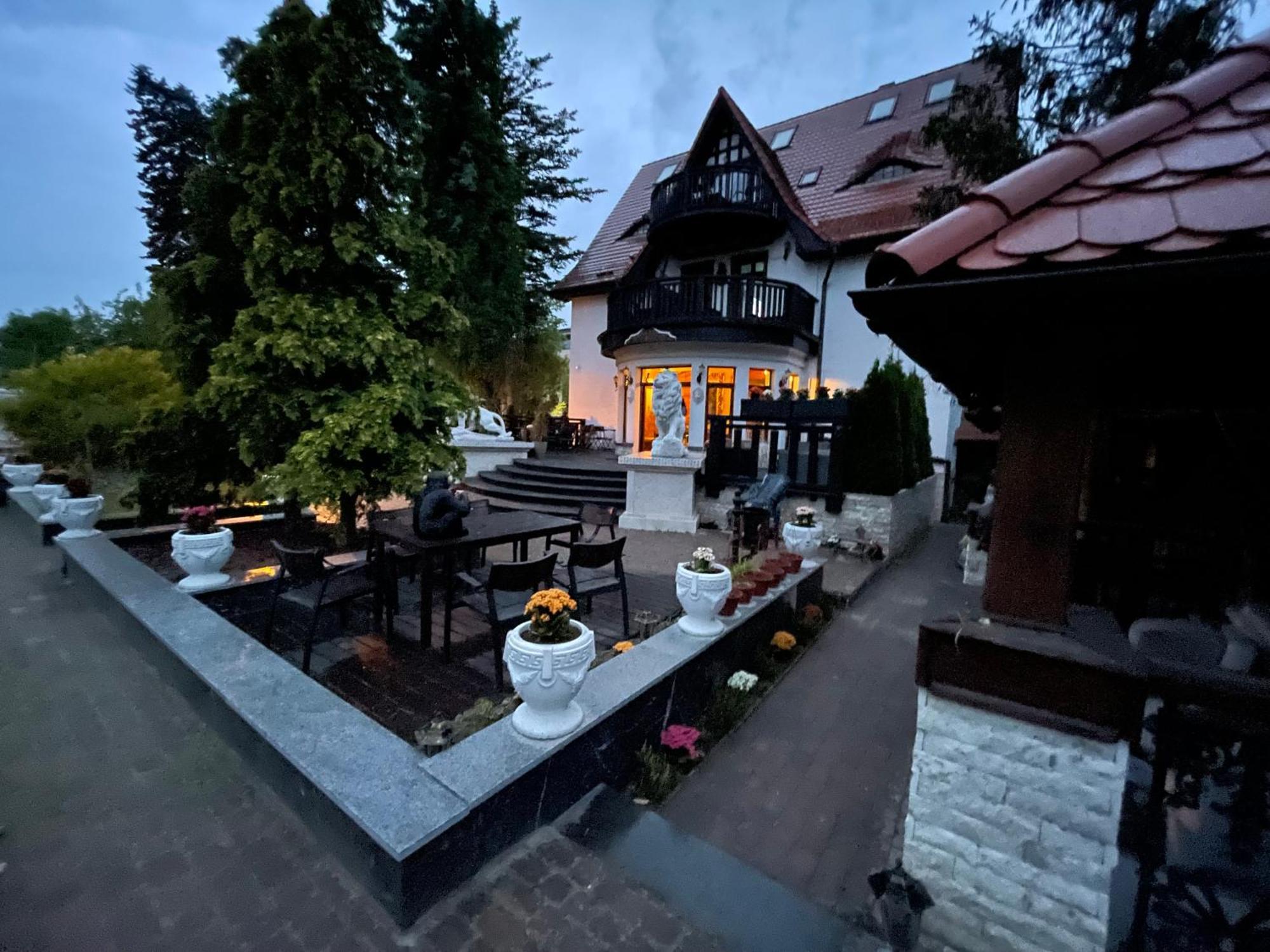 Dworek Oliwski Bed & Breakfast Gdansk Ngoại thất bức ảnh