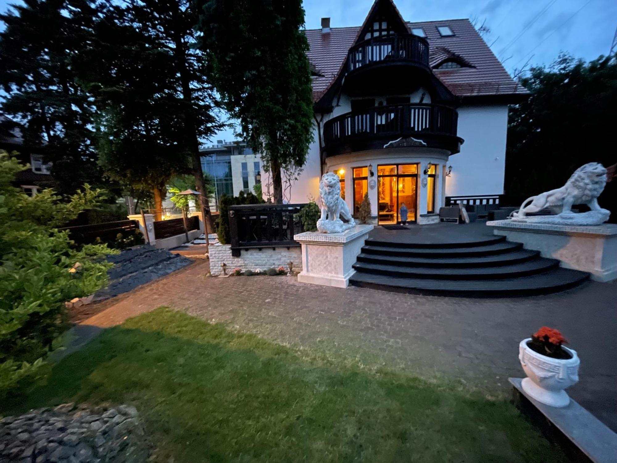 Dworek Oliwski Bed & Breakfast Gdansk Ngoại thất bức ảnh