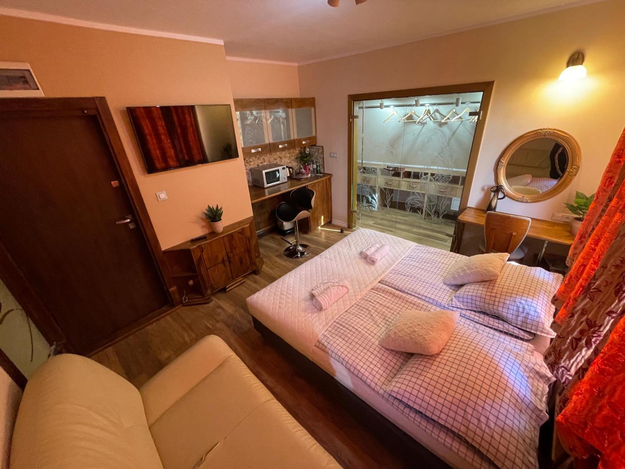Dworek Oliwski Bed & Breakfast Gdansk Ngoại thất bức ảnh